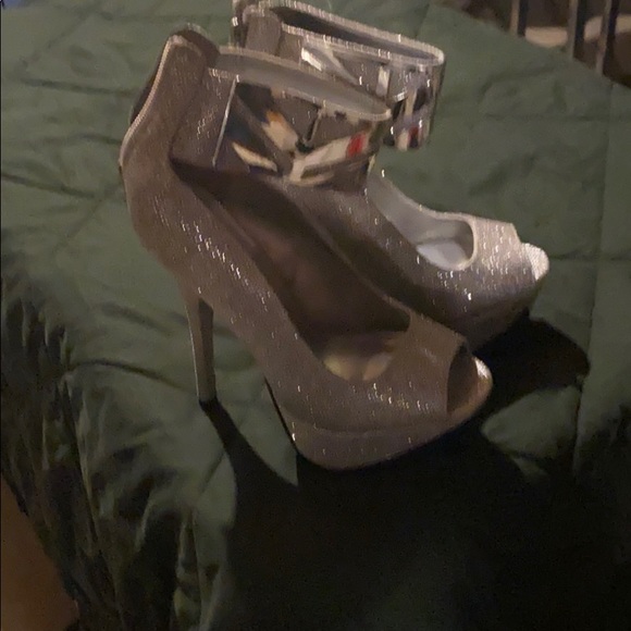 Sexy silver sequence heels - Picture 2 of 6